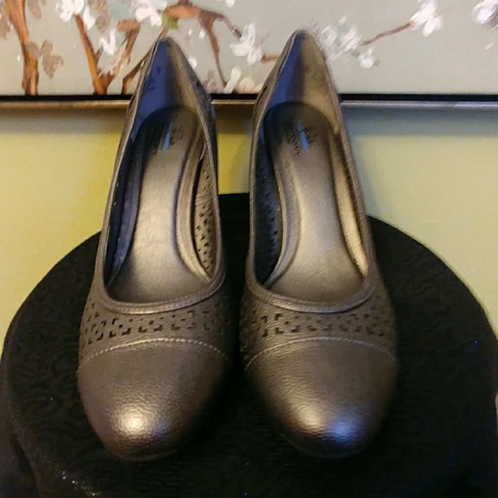 Pewter open design heel